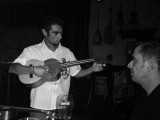 Jorge stroi swoje Quatro - odmianę ukulele